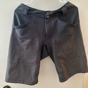 Dakine Mountian bike shorts size 32